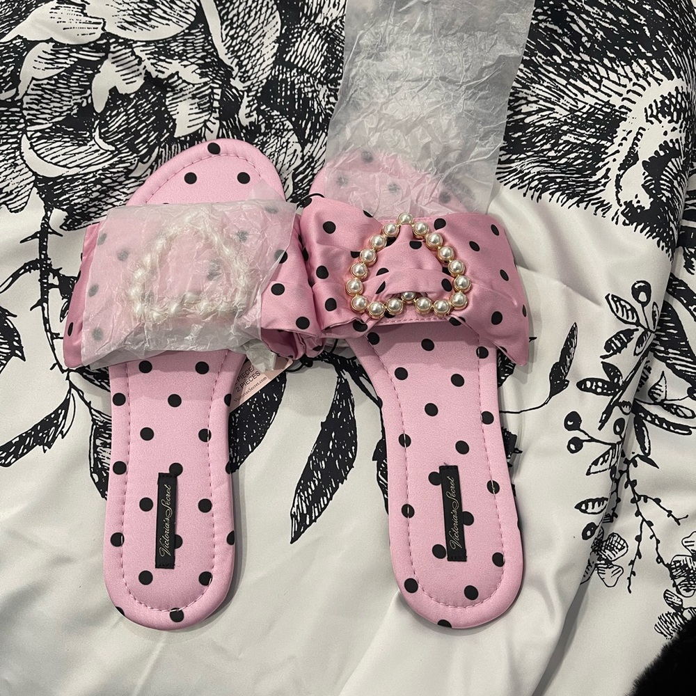 NWT Brand New Victoria Secret Sandals! VS. Pink